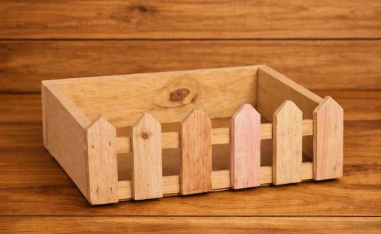 Caja cerca madera